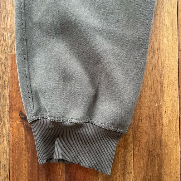 Lululemon On The Fly Jogger - Picture 11 of 16